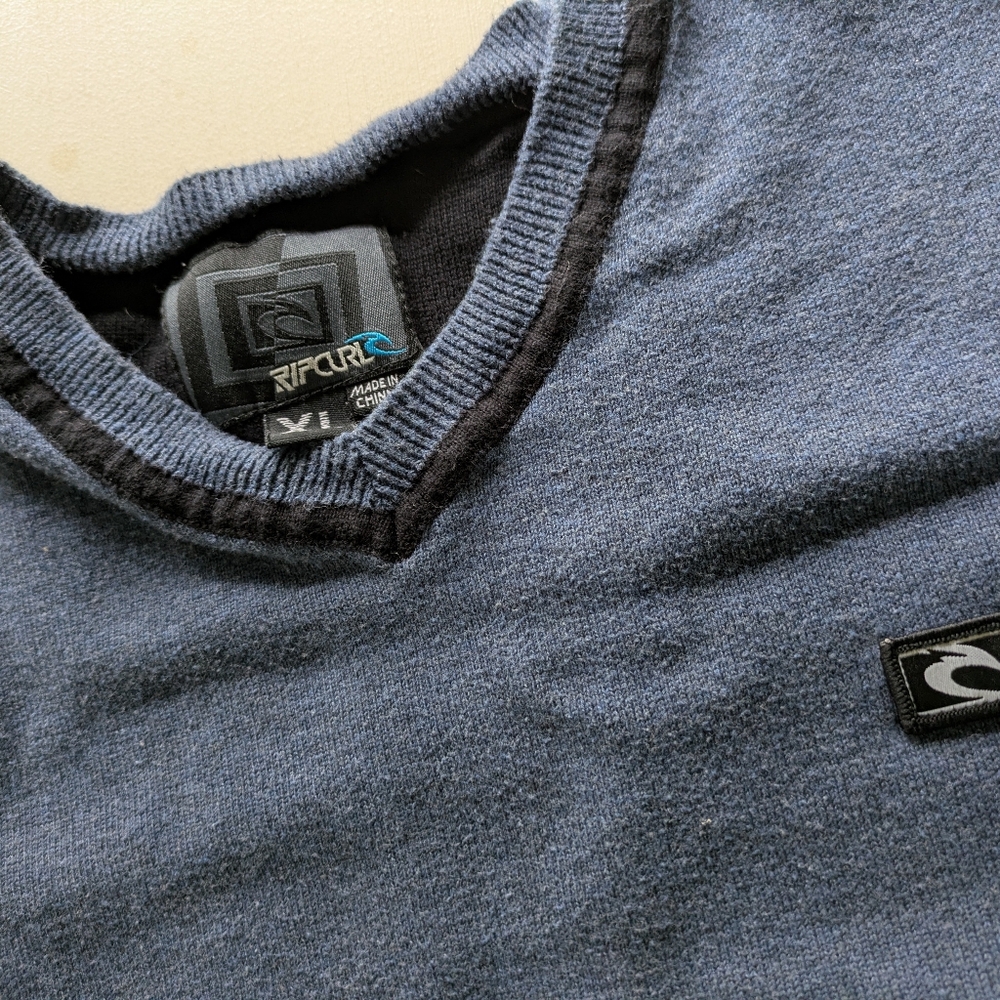 RipCurl Sweater - Picture 3 of 8